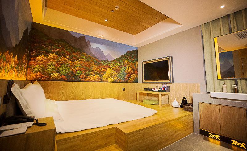 Qiu Guo Hotel Hua Mao Chaoyang  Dış mekan fotoğraf